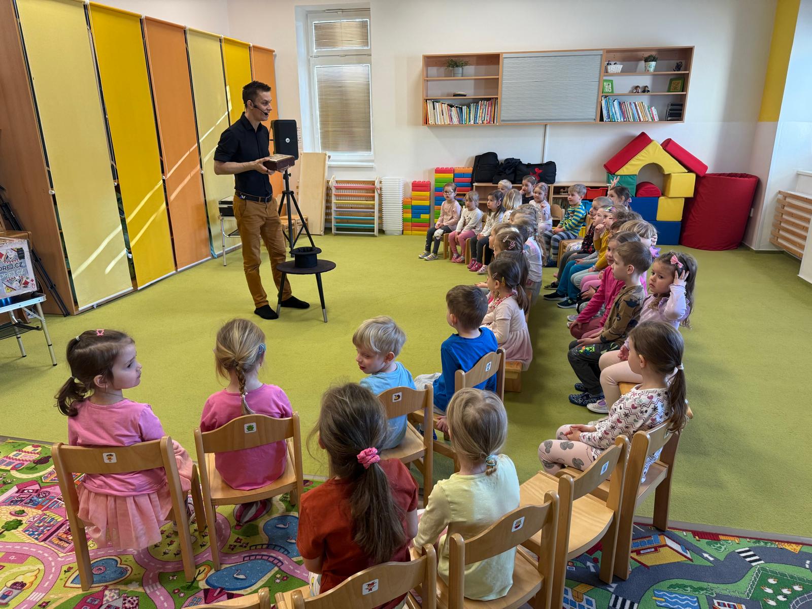 2025-04-14-Kouzelník na Kohoutovické-2.jpg